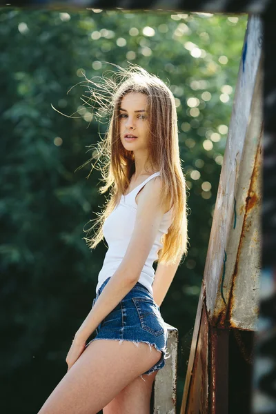 Young beautiful girl posing — Stock Photo, Image