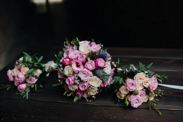 Buquê de casamento com rosas — Fotografia de Stock