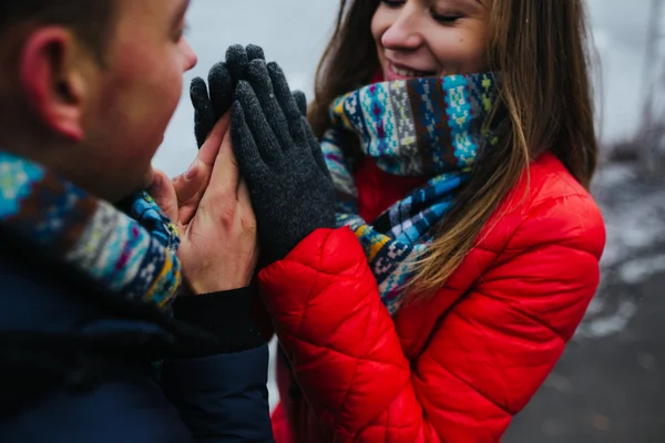 Paar in een winterdag — Stockfoto