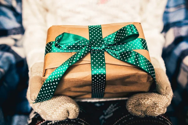 Girl opens a wonderful vintage gift — Stock Photo, Image