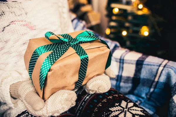 Girl opens a wonderful vintage gift — Stock Photo, Image