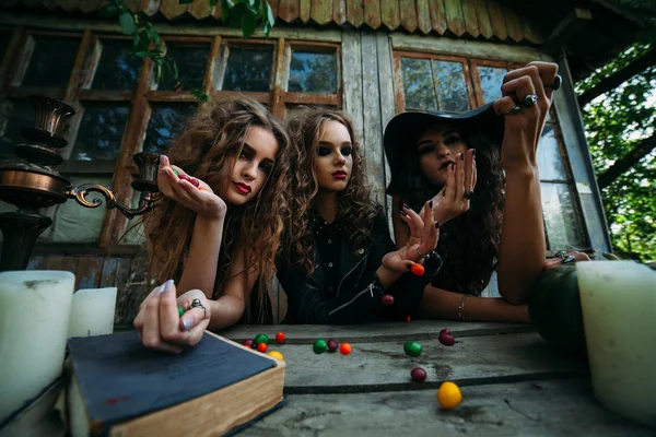 Three vintage witches perform magic ritual — Stock Photo, Image