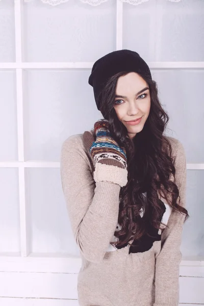 Cute girl in winter outfit posing for the camera — Stock Photo, Image