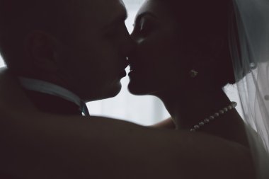 Güzel Avrupa gelin çift otel odasında