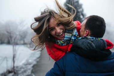 genç güzel çift eğlenmek