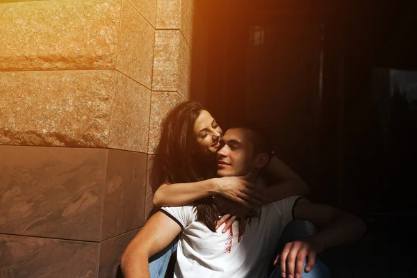 Couple have fun in the city — Stock Photo, Image