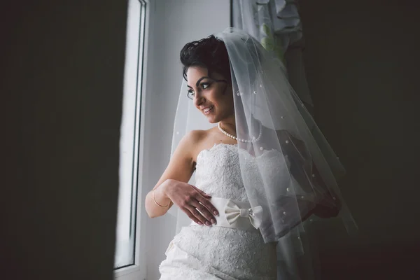 Preparazione di sposa adorabile. — Foto Stock