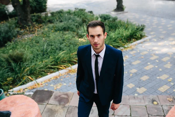 Young guy in a suit posing — Stock Photo, Image