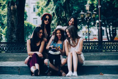 Beş güzel genç kızlar