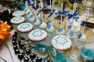 Şeker çubuğu üzerinde düğün töreni