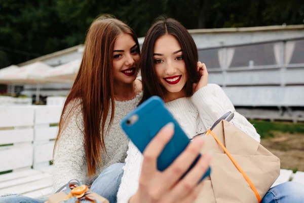 Two girls make selfie with gifts — Stock Photo, Image