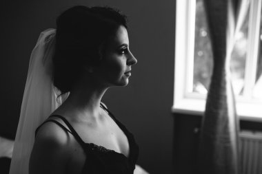 Oturma ve bir yere seyir gelin