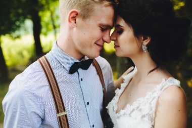 Poz güzel düğün çifti