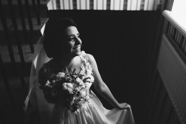 Bride posing on the chamber — Stock Photo, Image