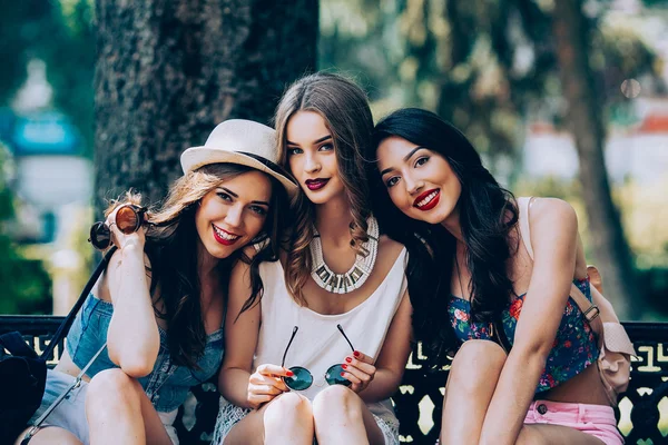 Três lindas meninas — Fotografia de Stock