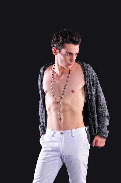 güzel çocuk demostrating çekici ve gizemli