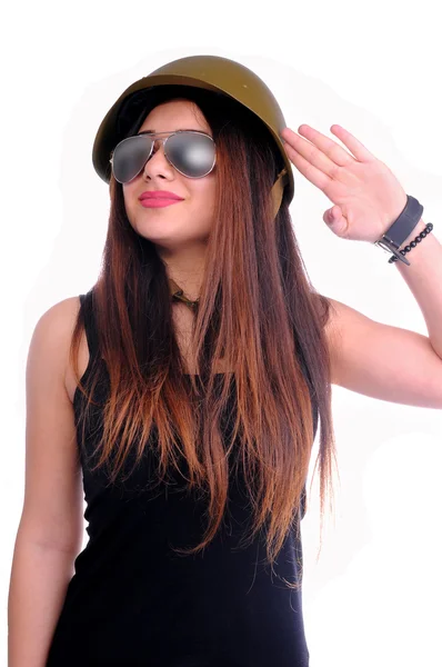 Kız kalın lehim ve selamlayan bir ordu gibi