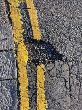 Weston-super-Mare, İngiltere 'de bir yolda esrar delikleri