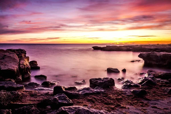 Carabassi plajı, Alicante, İspanya, gün doğumunda.