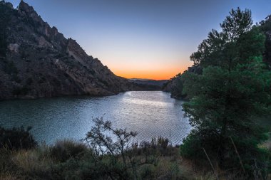 Tibi rezervuarı, İspanya, Alicante 'de, şafakta..
