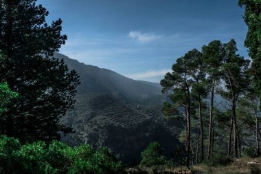 İspanya 'da Valencia ve Alicante arasındaki Benicadell zirvesine tırmanıyorum.