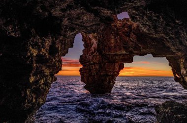 La Cova Benitatxell 'de, İspanyol Akdeniz' inde