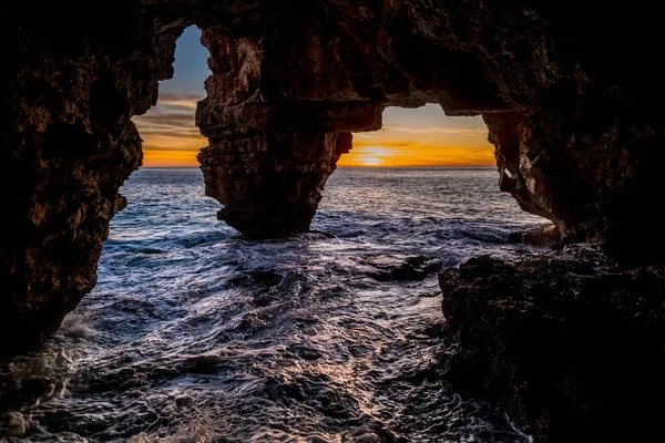 La Cova Benitatxell 'de, İspanyol Akdeniz' inde