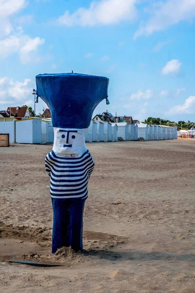 Yazın Belçika 'nın Kuzey Denizi' ndeki güzel uzun Zeebrugge plajı.