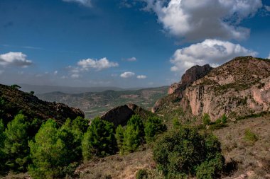 İspanya, Alicante 'deki Cabezo d' or dağına doğru yükseldi.