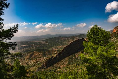 İspanya, Alicante 'deki Cabezo d' or dağına doğru yükseldi.
