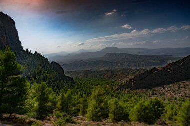 İspanya, Alicante 'deki Cabezo d' or dağına doğru yükseldi.