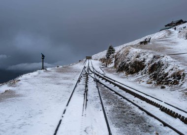 Avusturya 'daki Schafberg' e giden demiryolu hattının sonu.