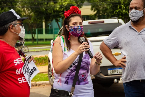 Manifestación Pidiendo Destitución Bolsonaro Mujer Con Flores Pelo Con Una —  Fotos de Stock