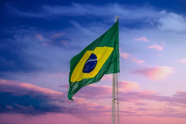 Brazilská Vlajka Vlaje Třepotá Větru — Stock fotografie