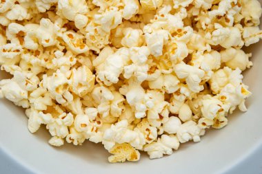 Yemek arkaplanı. Bir kasede patlamış mısır..