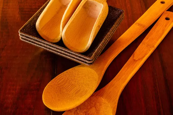 Kitchen Utensils Some Wooden Kitchen Utensils Arranged Table — Stock Photo, Image