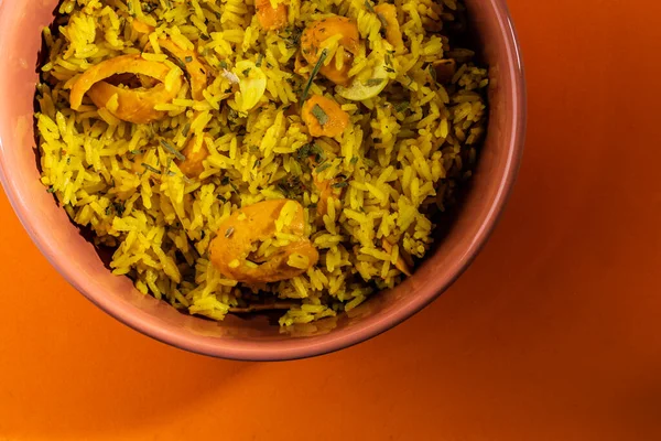 Arroz Con Pequi Brasileño Detalle Una Vajilla Llena Arroz Pequi — Foto de Stock