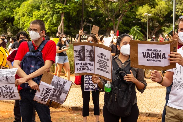 Protestujący Noszą Maski Trzymają Znaki Demonstracji Protest Zdjęcie Zrobione Podczas — Zdjęcie stockowe