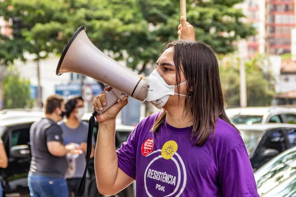 Niño Pelo Largo Usando Máscara Hablando Megáfono Protesta Foto Tomada — Foto de Stock