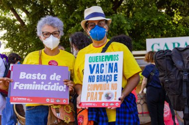 Protesto; Brezilya Cumhurbaşkanı Bolsonaro 'ya karşı düzenlenen bir protesto sırasında çekilen fotoğraf ve nüfusu bağışıklık kazanmak için aşı satın almada çeviklik talep ediliyor. Brezilya 'da koronavirüsten yarım milyon ölüm.