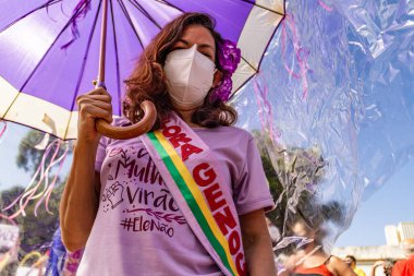 Protesto; Brezilya Cumhurbaşkanı Bolsonaro 'ya karşı düzenlenen bir protesto sırasında çekilen fotoğraf ve nüfusu bağışıklık kazanmak için aşı satın almada çeviklik talep ediliyor. Brezilya 'da koronavirüsten yarım milyon ölüm.