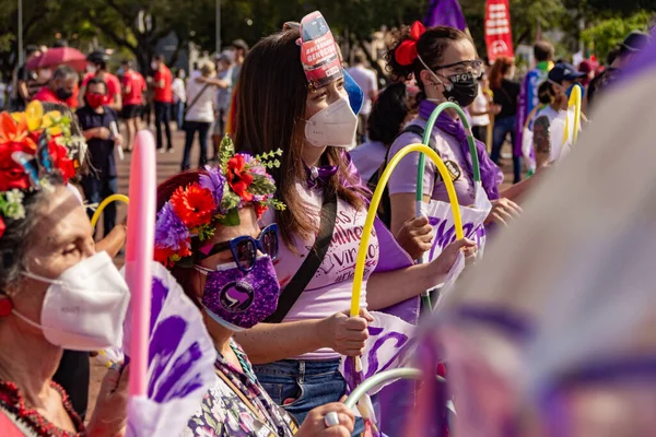 ブラジル大統領ボルソナーロに対する抗議の間に撮影された写真は 人口を免疫化するためのワクチンの購入に敏捷性を求めています コロナウイルスによるブラジルでの50万人の死者 — ストック写真