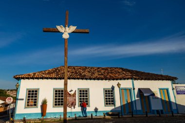 Pirenopolis 'in tarihi ve turistik kentinde, sömürge tarzı bir evin dış cephesinin ayrıntıları.