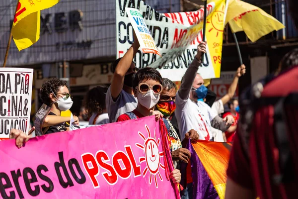 在抗议巴西总统博索纳罗时拍摄的照片 他被指控在购买疫苗时行为不当 — 图库照片