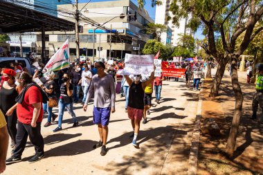 Brezilya Başkanı Bolsonaro 'ya karşı yapılan bir protesto sırasında çekilmiş bir fotoğraf. Aşı alımında görevi kötüye kullanmakla suçlanıyor..