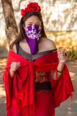 Bloco Nao e Nao ve Coro Mulher - Korkusuz Şarkı 'nın hazırlık ve performansının fotoğrafı. - Hiç de bile! Salgın zamanlarında.