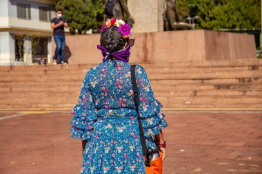 Bloco No No No ve Cor Mulher - Korkusuz Şarkı 'nın hazırlık ve performansının fotoğrafı. - Hiç de bile! Salgın zamanlarında.