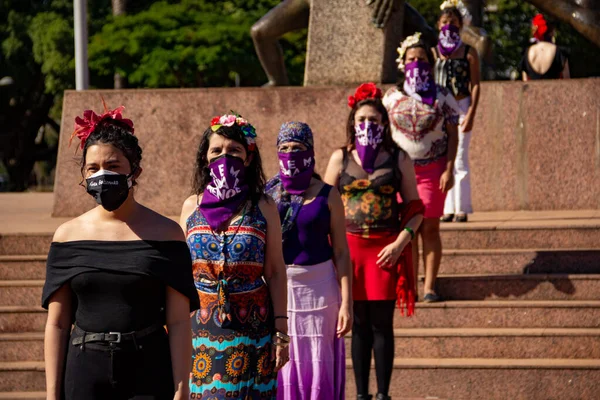 Foto Cobertura Preparação Performance Bloco Cor Mulher Canção Sem Medo — Fotografia de Stock