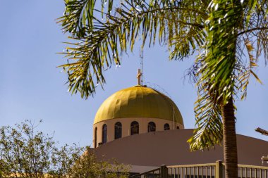 Goias 'taki Trindade şehrinde ebedi İlahi Babamızın Bazilika Tapınağı manzarası.