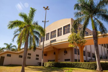 Goias 'taki Trindade şehrinde ebedi İlahi Babamızın Bazilika Tapınağı manzarası.